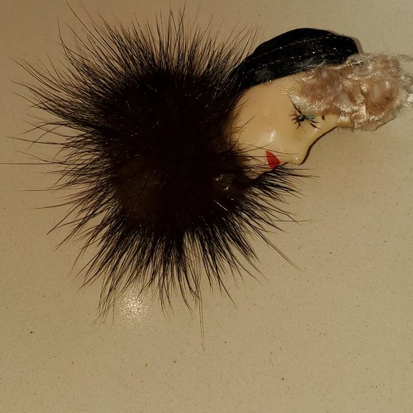 TRUE VINTAGE LADY PIN WITH HAIR - Picture 2 of 4